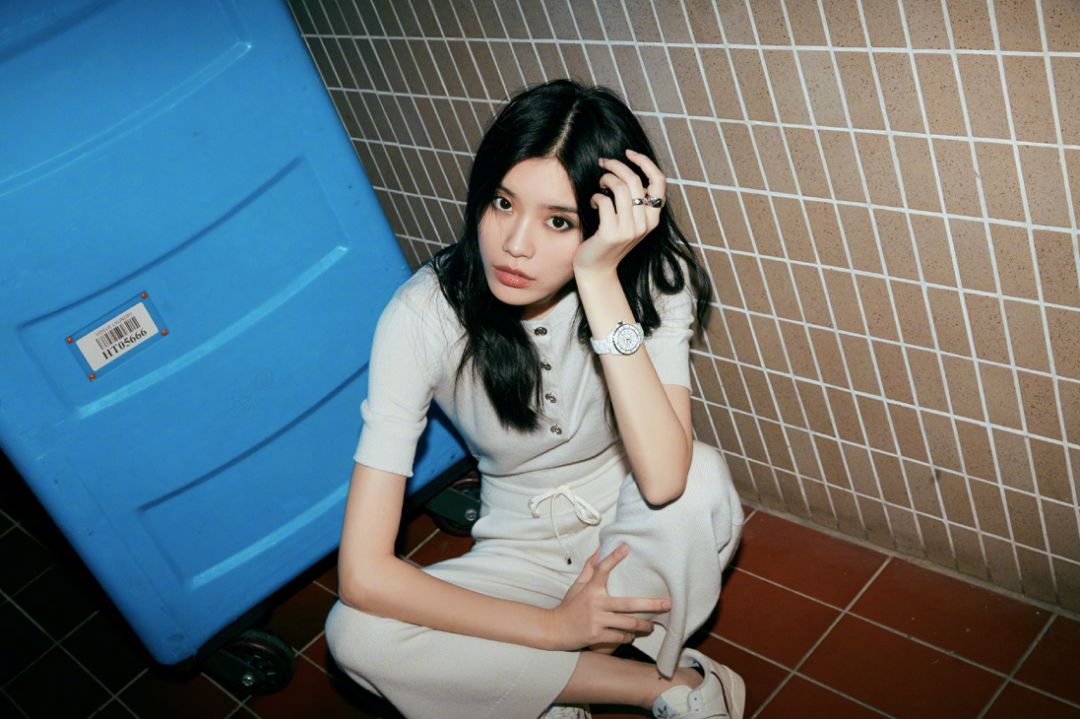 



奚梦瑶：世界以痛吻我，我报之以歌。
