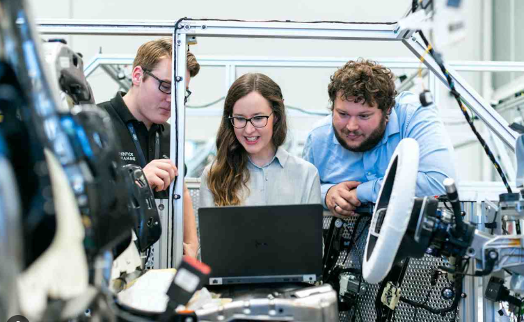 2020–2025：美、加、港 STEM 教育趋势与中国学生流向分析