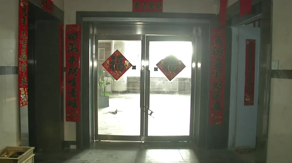 伤不起!呼和浩特一男子装修公寓发现问题 装饰公司竟这样说……(图14)