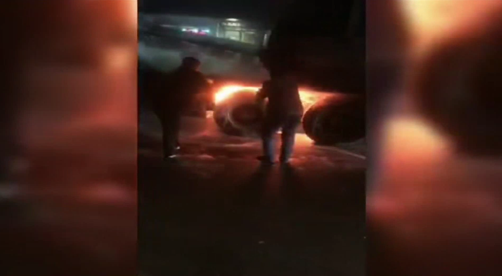 呼和浩特街头一吊车起火这时 全网搜