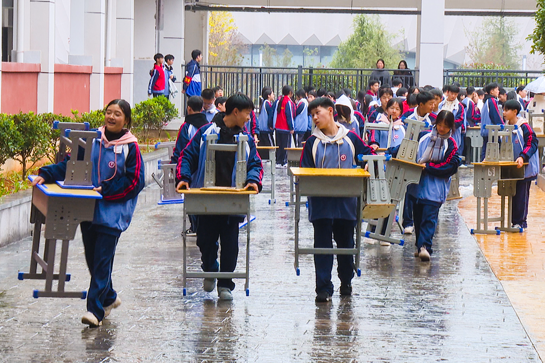 福泉高级实验中学陆坪校区874名师生搬入东部城区新校区