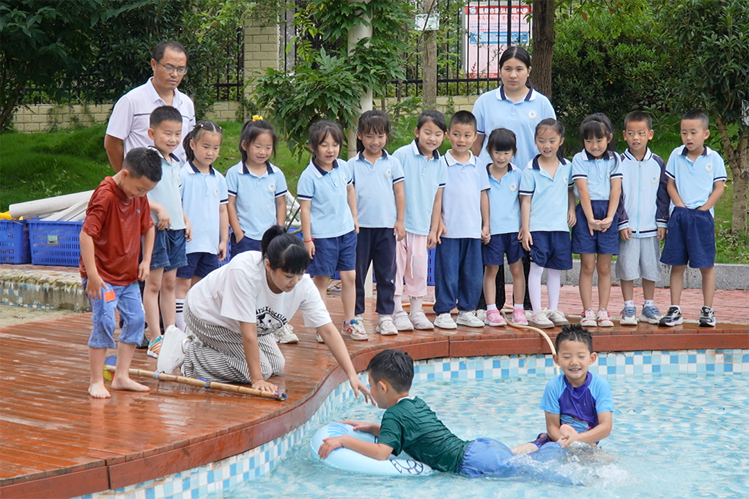 夏日防溺水 不做孤泳者 福泉市第二幼儿园开展防溺水安全演练