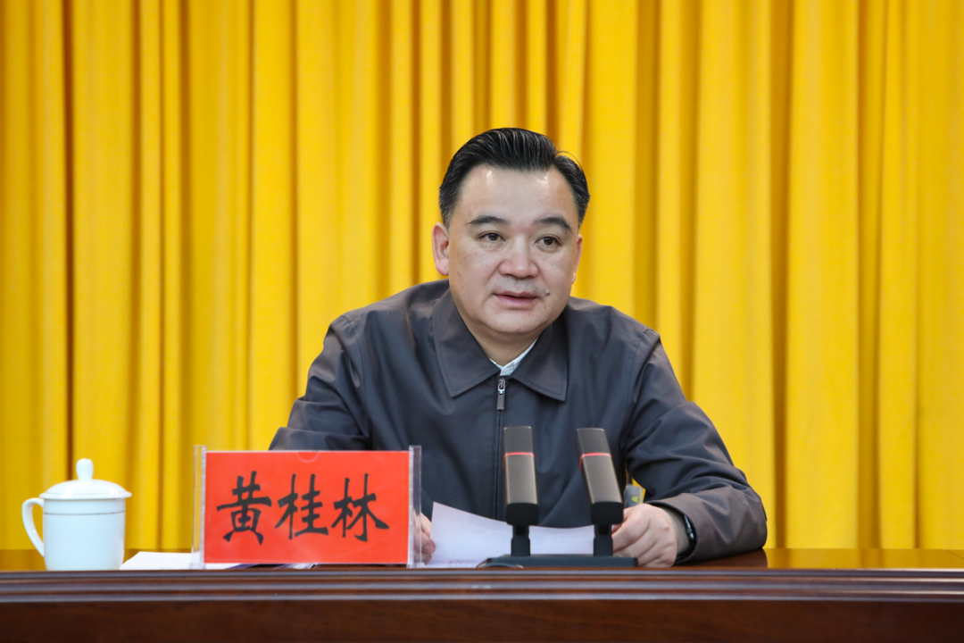 会上,黄桂林指出,2023年,全市组织,宣传,统战,政法和群团部门全面贯彻