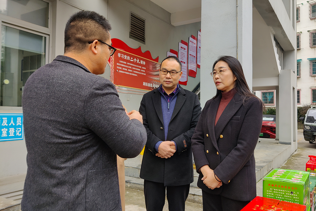 汪华带队走访慰问春节期间坚守一线的干部职工