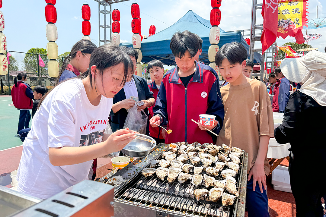 【幸福成长】福泉市第五中学:狂欢畅想美食节 文艺汇演展风采
