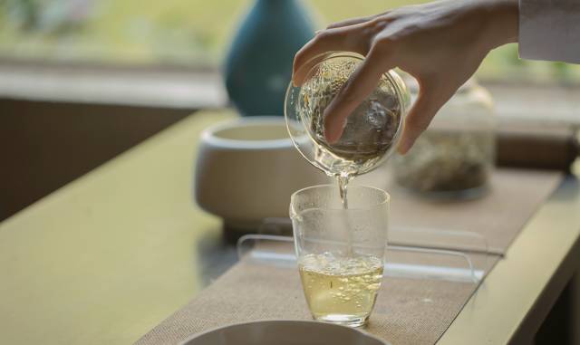 一杯茶喝下去，我们喝的最多的是什么？