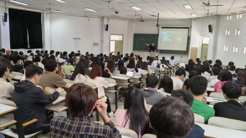 艺术学院创新教学系列活动之设计师进课堂|UI智能交互