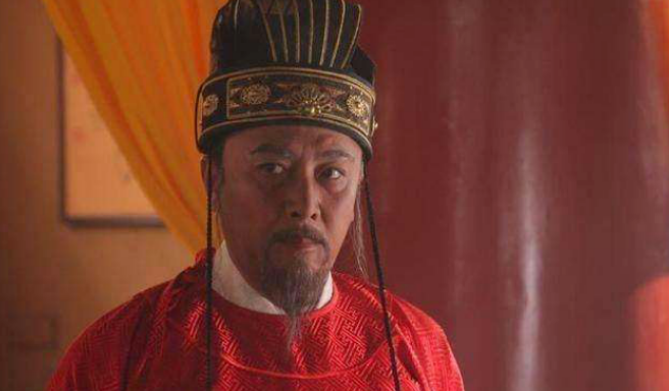 当初差点被当废铜回炉,这顶后脑勺"裸奔"的商代铜