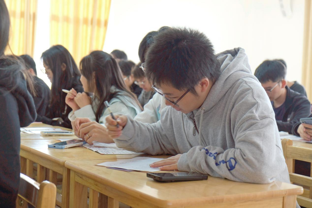 世界投资者周 ｜ 服务投资者 共享高质量 ｜ 上交所投资者服务周贵州行