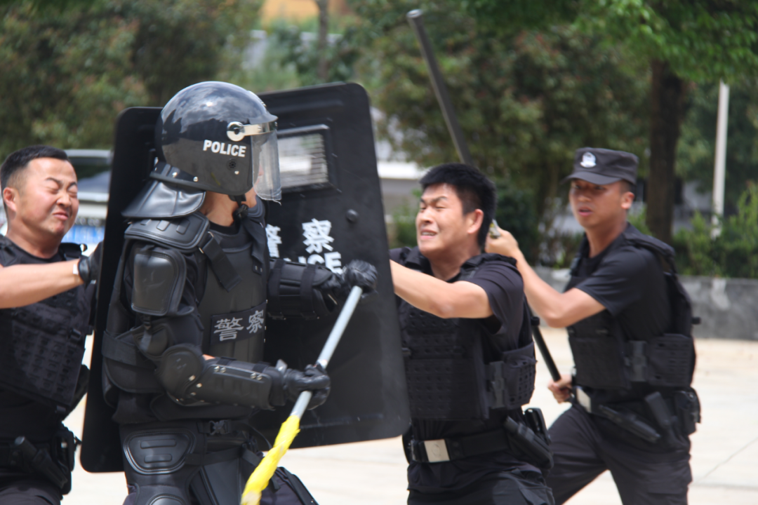 文山公安特警开展技能提升专项训练