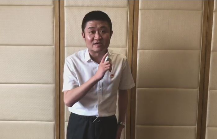 苗阜此外,《战马》还获得了金曲歌后莫文蔚和原创音乐人陈明憙的青睐