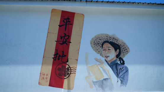 马六甲南洋体验馆外墙上的电影《给阿嬷的情书》角色“读信女”壁画。摄影：郭宏达