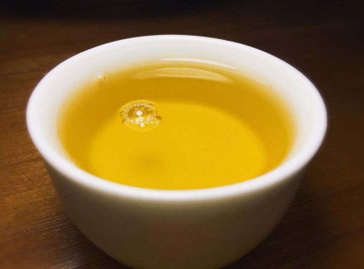 普洱茶汤的粘稠度，可判断后期转化吗？