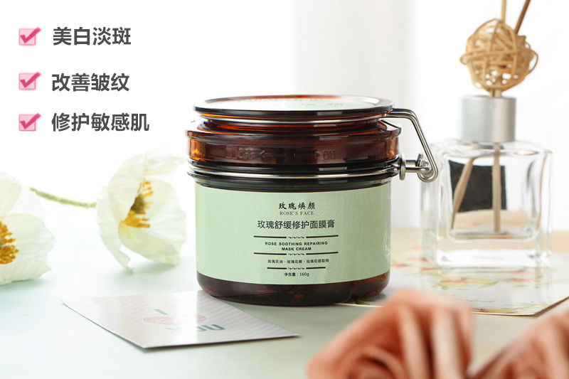 |曝光！90后小伙在湖北出名了！把鲜花当面膜敷，皮肤白嫩得让女生受不了！