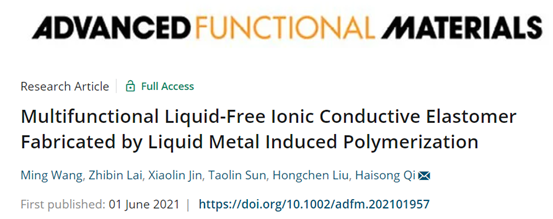 《AFM》华南理工大学祁海松/孙桃林：液态金属诱导聚合制备多功能无液离子导电弹性体水凝胶的图1
