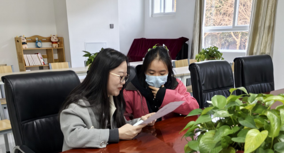 一站式学生社区 | 筑梦职场·智赢未来—智慧社区开展毕业生简历 撰写与AI赋能指导活动 第 4 张