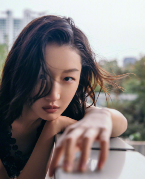 周冬雨身体状况引担忧！凌晨被架上车全身无力，由俩壮男助理搀扶回酒店（组图） - 13