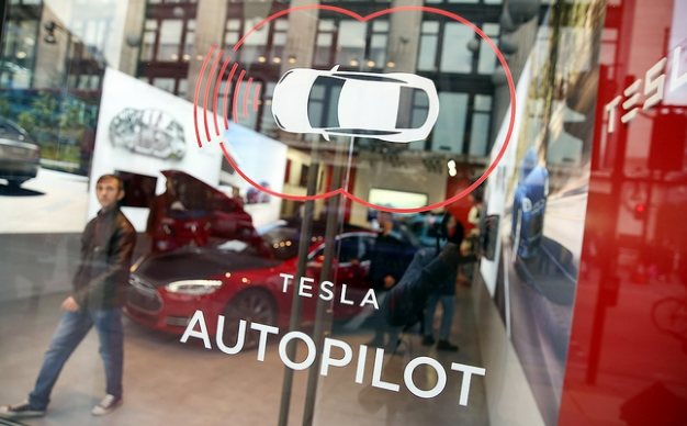 加薪100萬砸錢搶人；小米人事變動；日產被罰；勞斯萊斯被噴；特斯拉不召回；富士康發布電動汽車的圖5