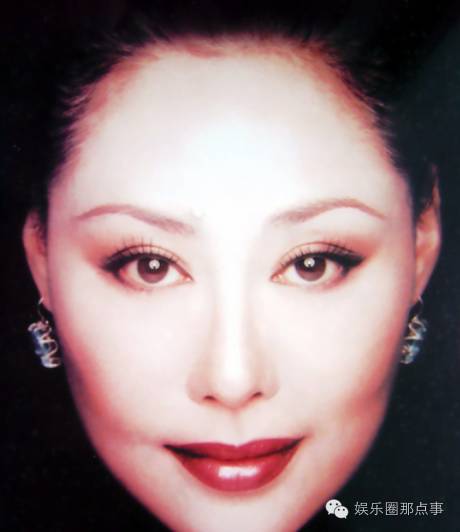 1977年,斯琴高娃和达斡尔族男演员敖醒晨正式结婚.但是斯琴高