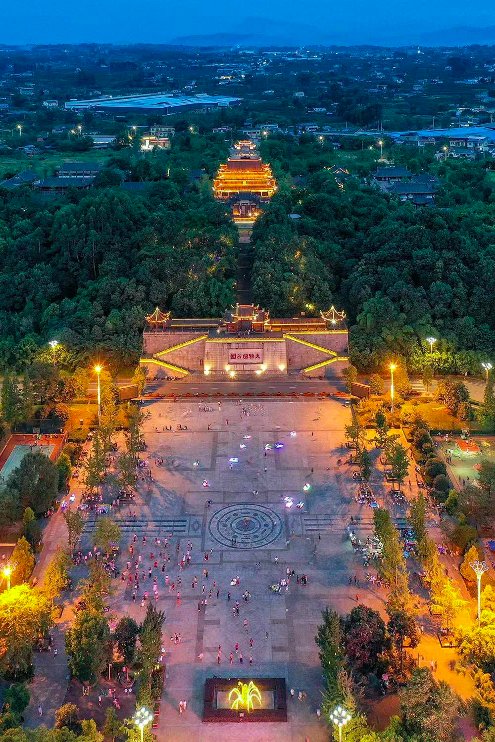 游千载诗书城寻一场诗韵人生