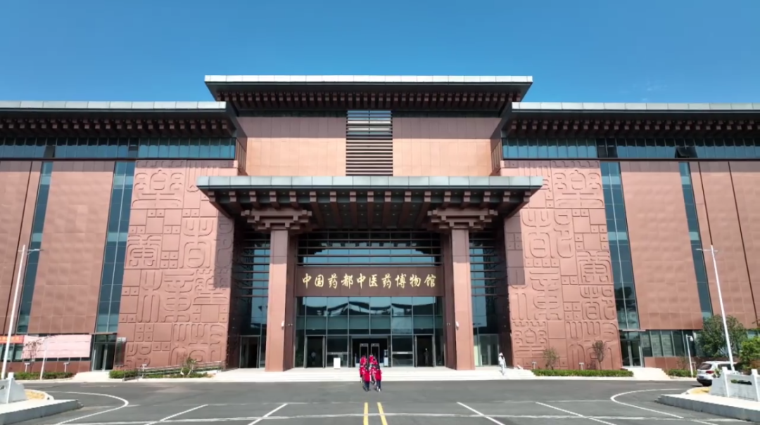 我们依托岐黄小镇丰富的中医药文化资源,做强做大研学文旅市场,让更多