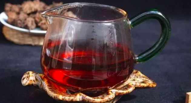 为什么喝黑茶的人会显年轻？坚持喝黑茶，会给你带来惊喜和变化