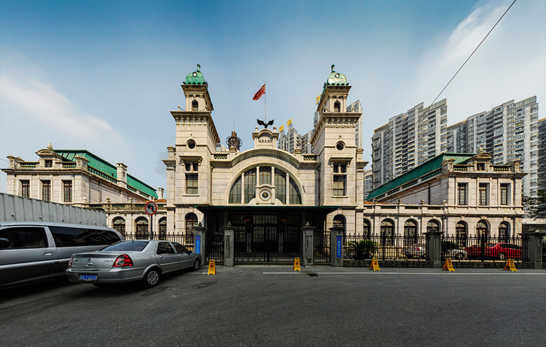 91京汉火车站又名大智门火车站,是中国十大最美火车站之一.