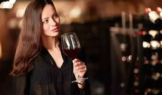 红酒为什么不能一口咽下去？