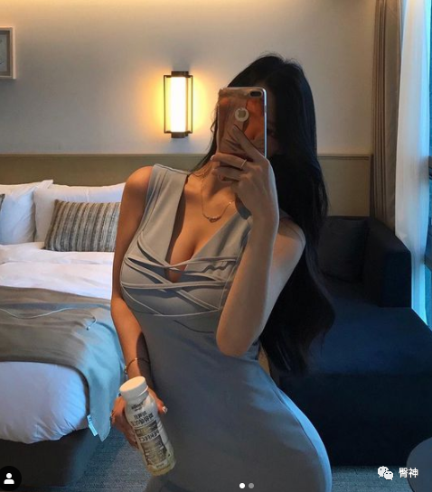 【美女】“真人版海贼女帝”爆红网络，极品S型身材超越人类极限....（组图） - 20