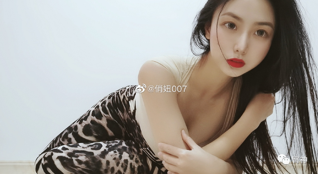 【美女】浙江辣妹挑战“全球腰最细的女人”，这身材完胜啊（组图） - 23