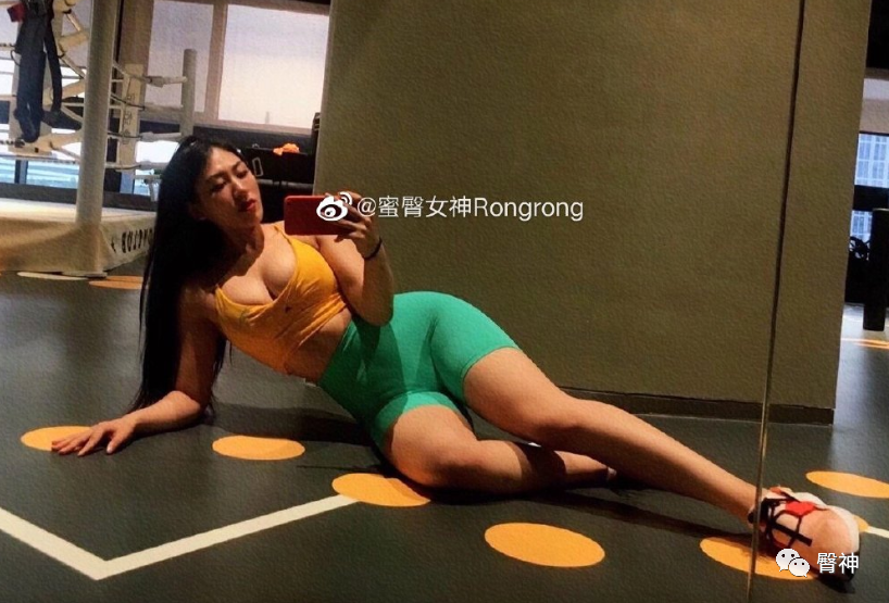 【美女】吉林“蜜臀妖精”一个青蛙蹲榨干宅男的血槽...（组图） - 8
