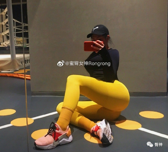 【美女】吉林“蜜臀妖精”一个青蛙蹲榨干宅男的血槽...（组图） - 7