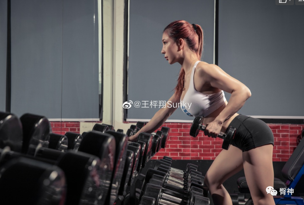 【美女】《花花公子》刊号签约的国产比基尼女神：我的翘臀就是骄傲的资本...（组图） - 25