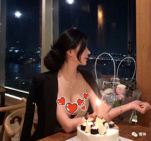 【美女】“真人版海贼女帝”爆红网络，极品S型身材超越人类极限....（组图） - 13