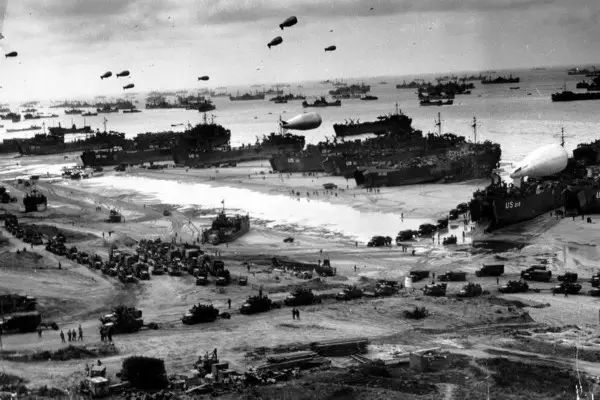 1944年6月6日,数十万盟军士兵横渡英吉利海峡抵达法国诺曼底海滩,成功