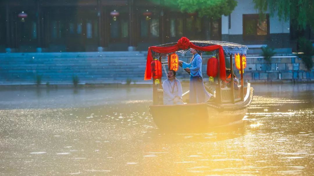 台儿庄古城:金秋最美时 万人游古城 台儿庄古城:金秋最美时 万人游古城
