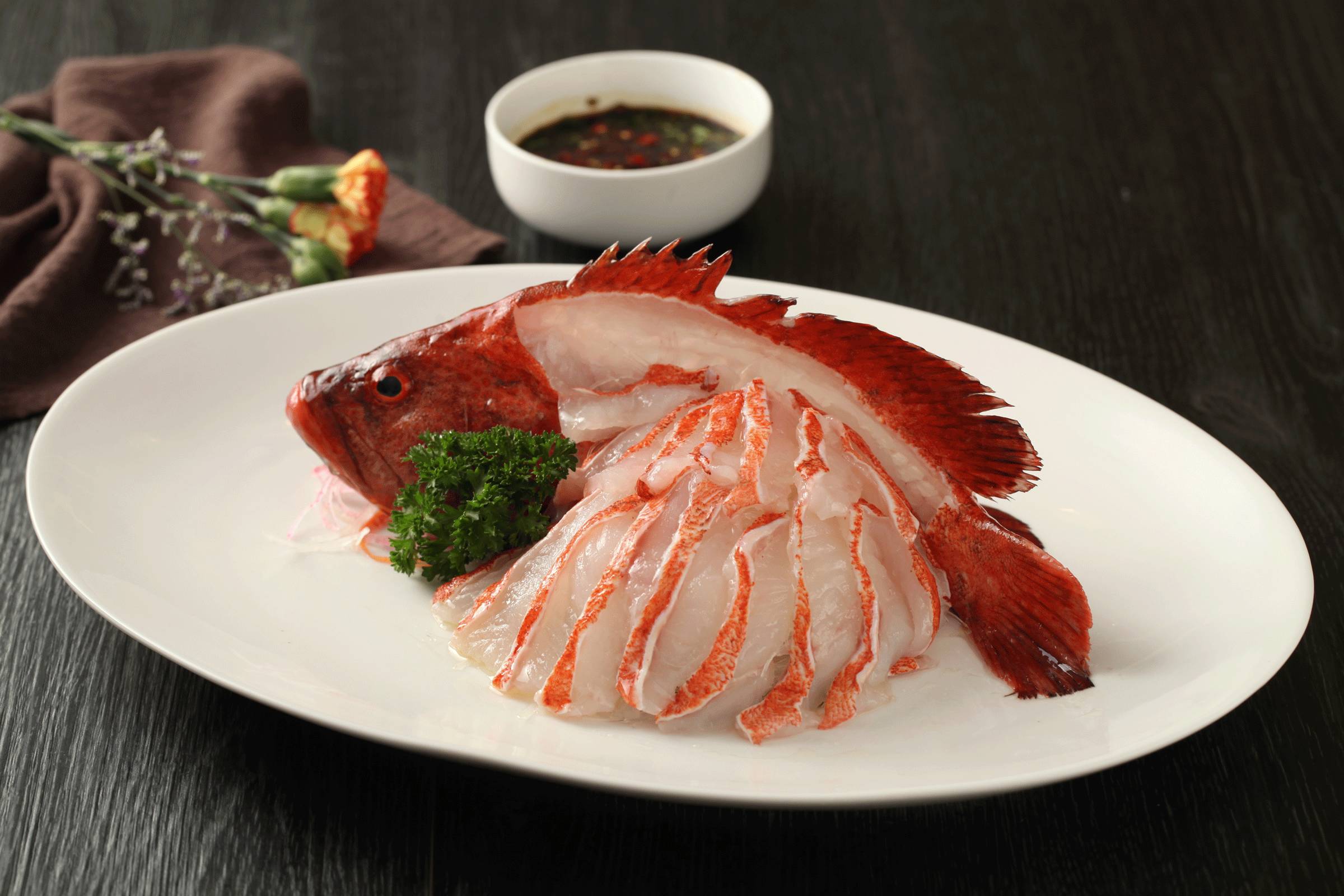 第2则奢侈品般的定制餐具手边即是非洲黑木筷德国140年水晶品牌schott