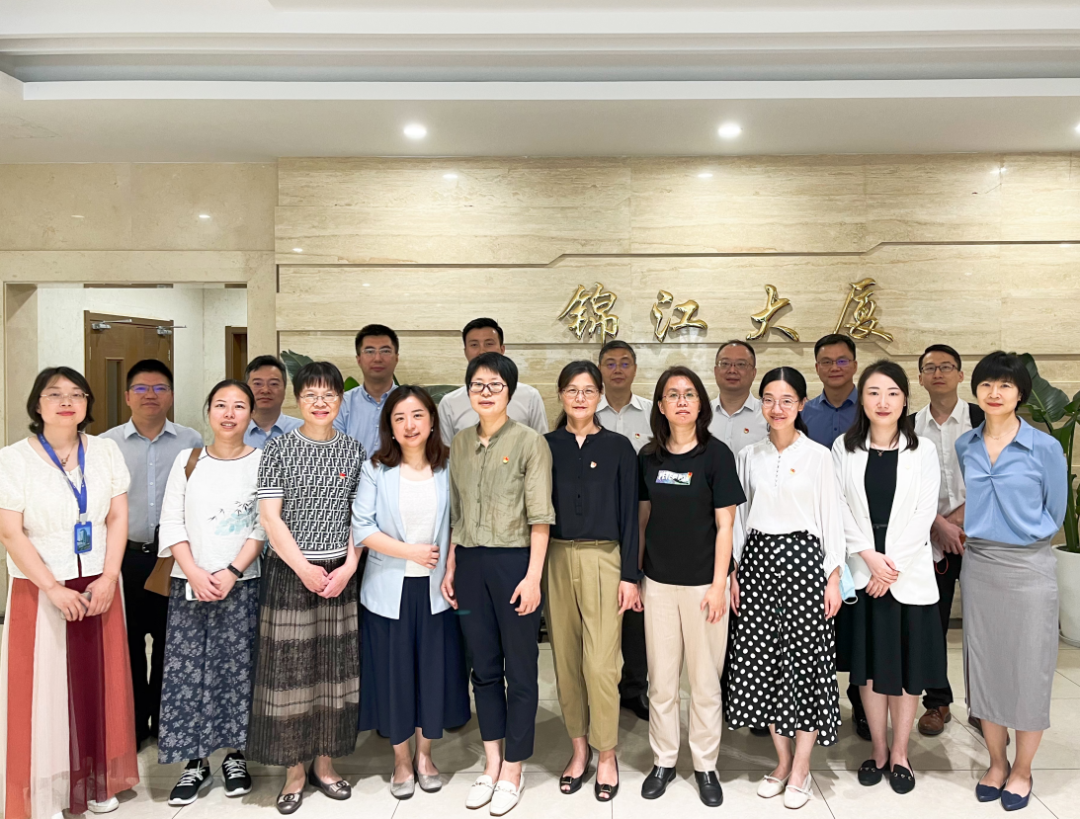 锦江公益基金会理事钭筱晶,秘书长吴悦,浙江省微笑明天慈善基金会副