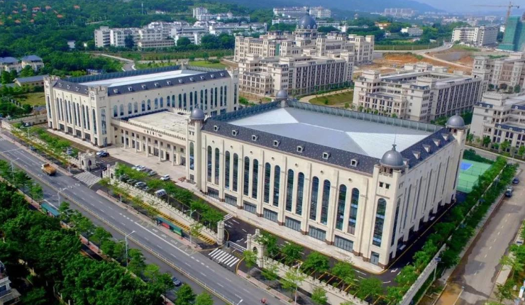 广东健康医学院(肇庆医专升本工程),香港公开大学(肇庆校区)组成的