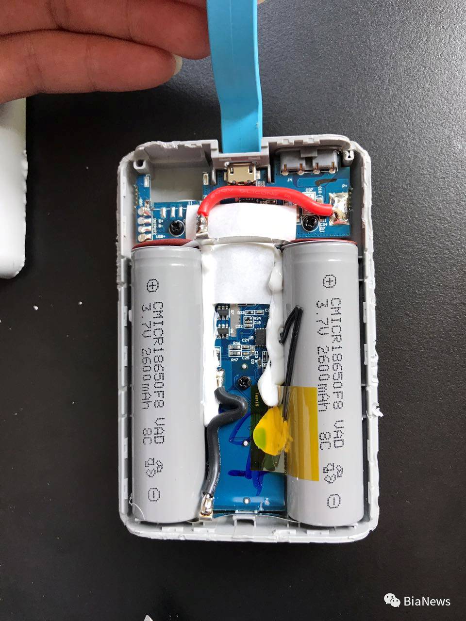 暴力拆解共享充电宝:吸金12亿靠的就是这个