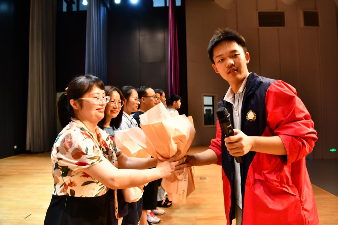 青春逐梦笃行致远杭州市拱宸中学2022届毕业典礼