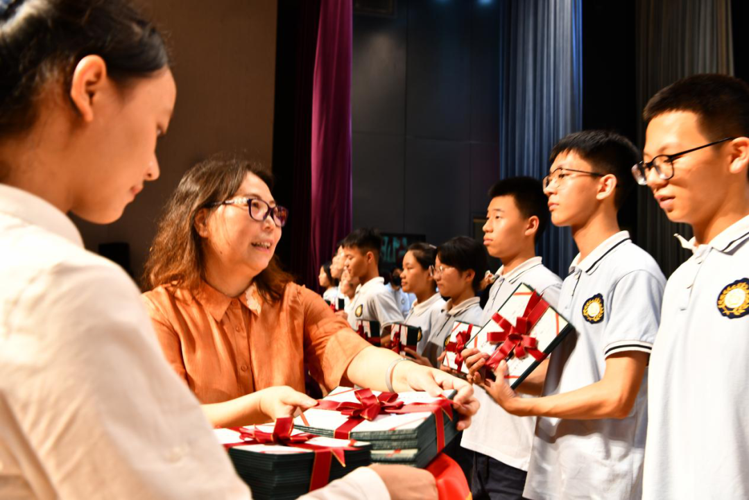 青春逐梦笃行致远杭州市拱宸中学2022届毕业典礼