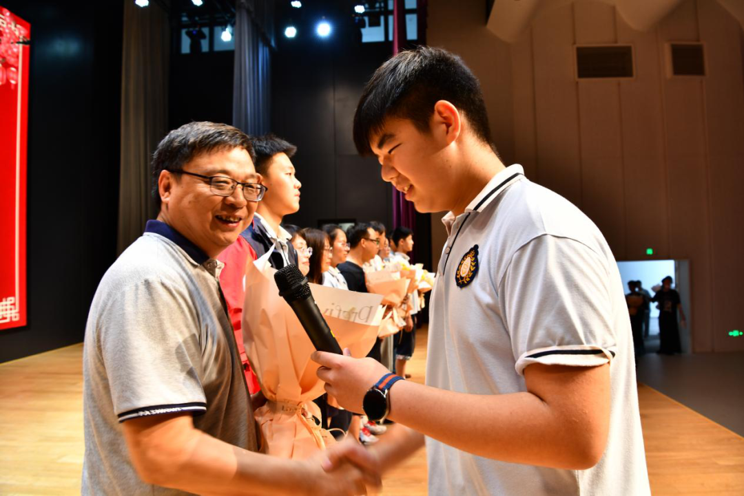 青春逐梦笃行致远杭州市拱宸中学2022届毕业典礼