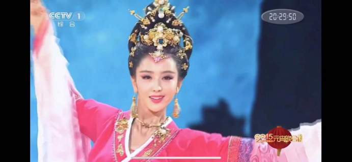 战国美人西施的光环下，陈都灵不费力地赢了古装王者佟丽娅(图8)