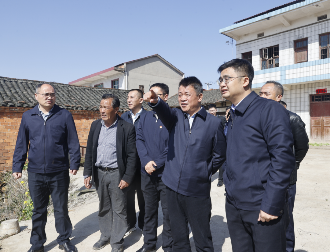 区长王成久到昌邑乡调研