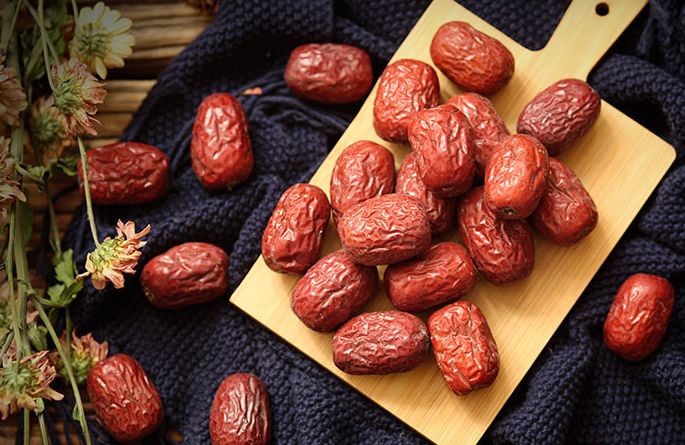 女子每天吃干红枣，坚持了一个月，结果…惊呆了！