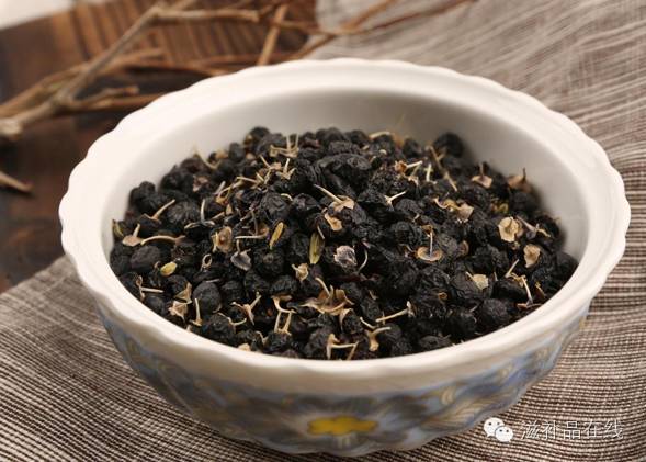 黑枸杞泡水有讲究，这样吃，多半人说它是滋补软黄金！