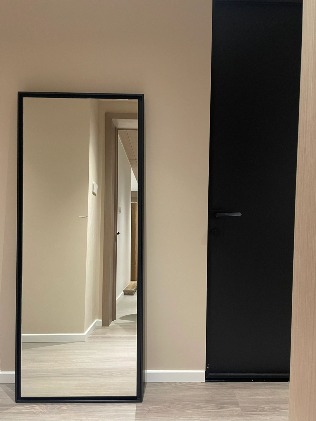 家里全身镜子放哪里旺_全身镜子放在房间什么位置好_全身镜子放在家里什么位置最好