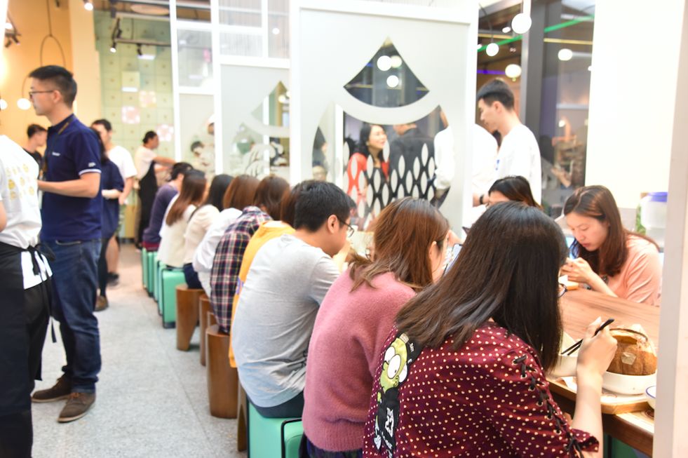 “吃个汤”深圳旗舰店开业，科脉助力其多门店管理，打造智慧餐厅