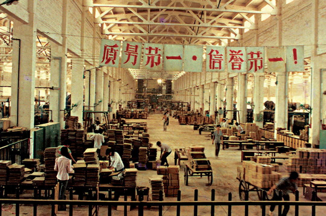 80年代,见证鹰牌陶瓷从起源到闻名世界的数十年历程,老旧的厂房也无声